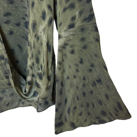 L'AGENCE Olive Leopard Print Blouse - Picture 10 of 16